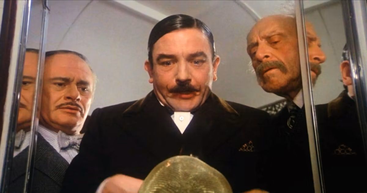 Hercule Poirot and others in Murder on the Orient Express (1974)